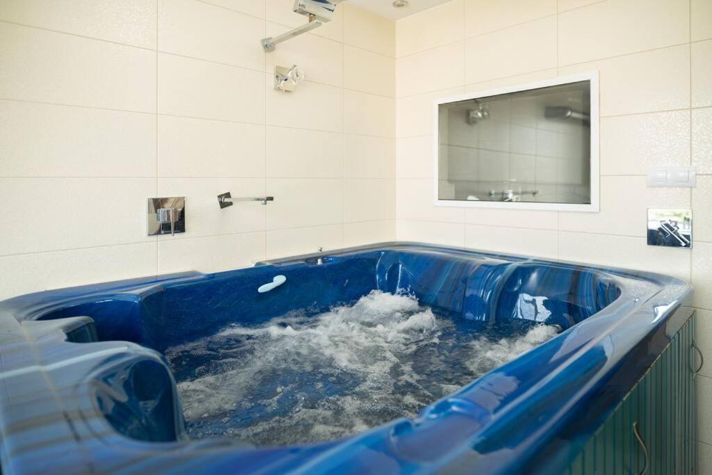 Martonfalvi Penthouse W Jacuzzi Debrecen Bagian luar foto