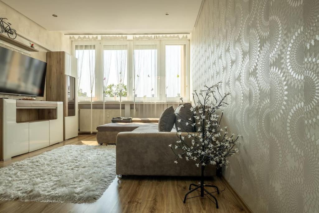 Martonfalvi Penthouse W Jacuzzi Debrecen Bagian luar foto